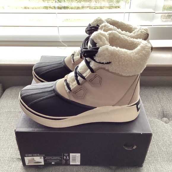 Sorel Women's Out N About IV Chillz Waterproof Booties, size 9.5 - Picture 3 of 9